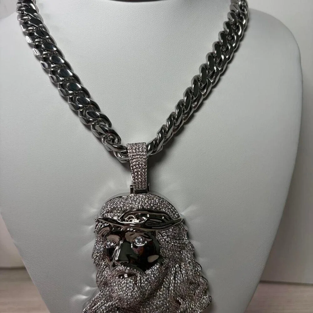 Silver Jesus Pendant Necklace With C 698